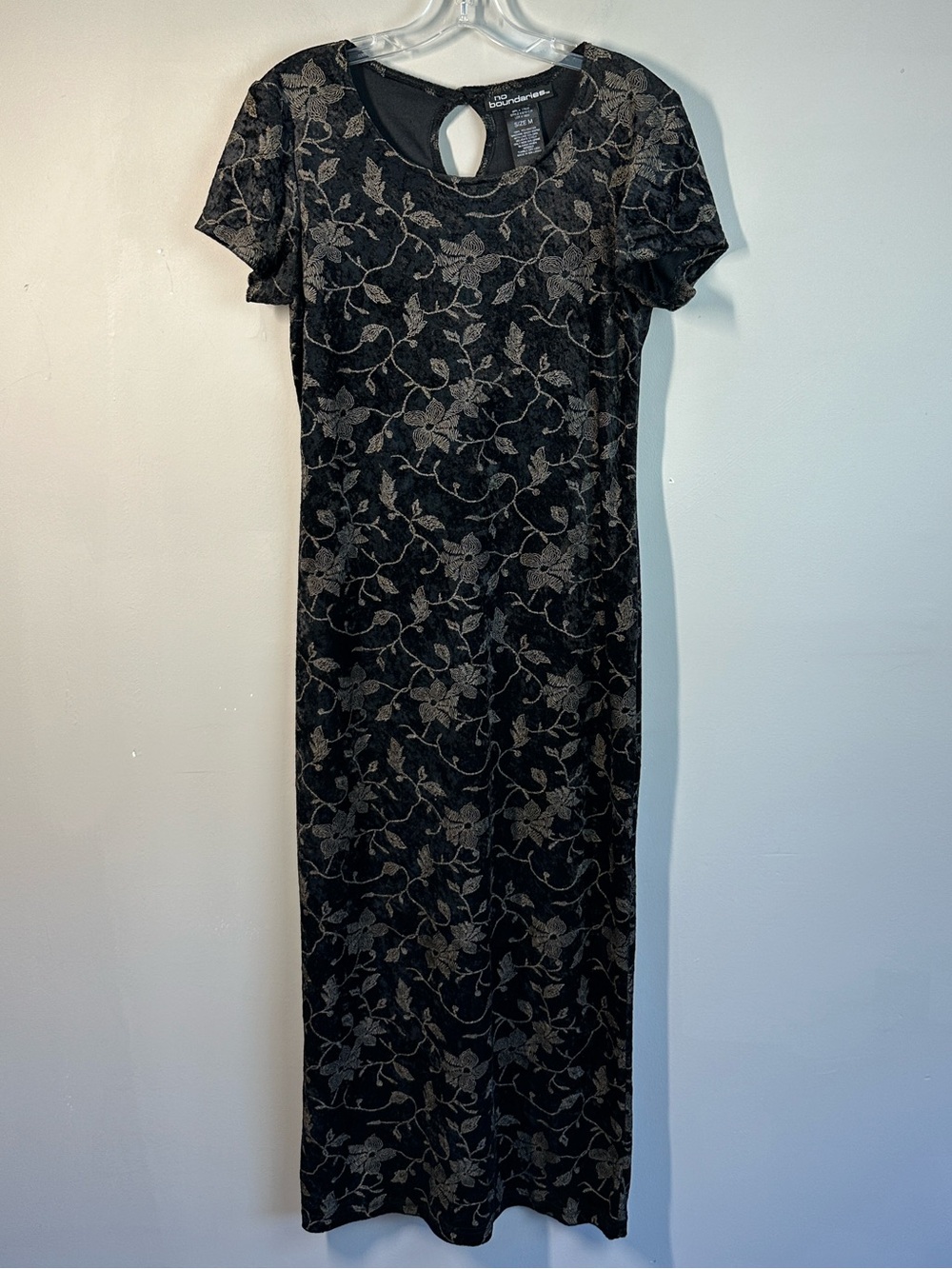 No Boundries Vintage Black Velvet Maxi Dress with Tan Floral Size M
Y2K Goth